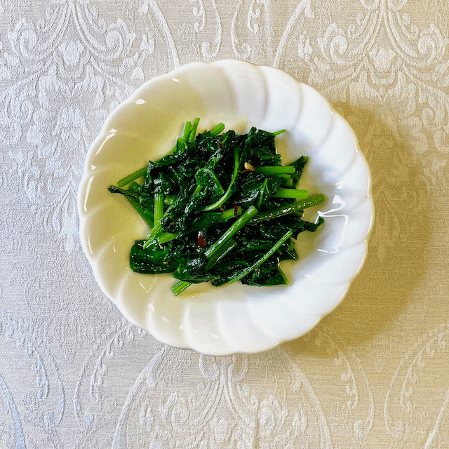シンプルな上海風のほうれん草炒め「清炒菠菜」