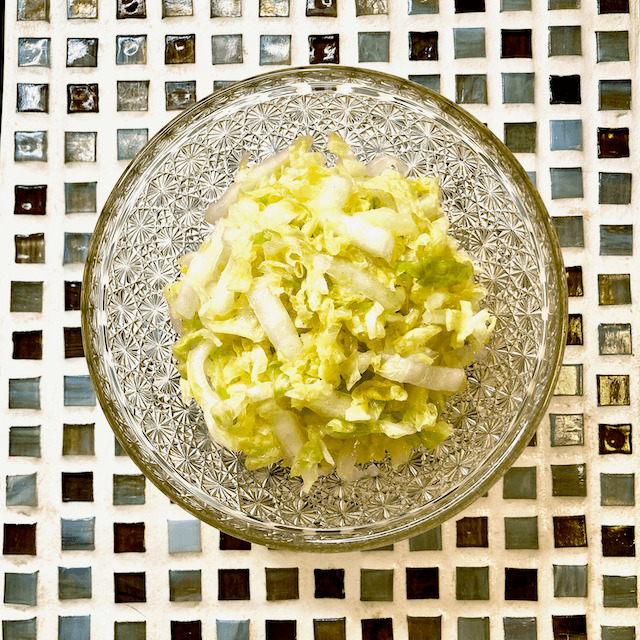 白菜で作るルーマニアのサラダ「サラタ・デ・ヴァルザ」