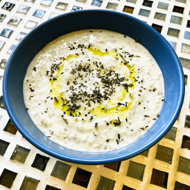 トルコのヨーグルトスープ「ザジキ」