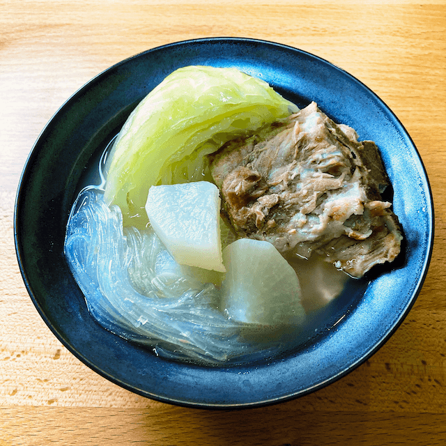広東風の豚骨スープ「焼猪骨湯」
